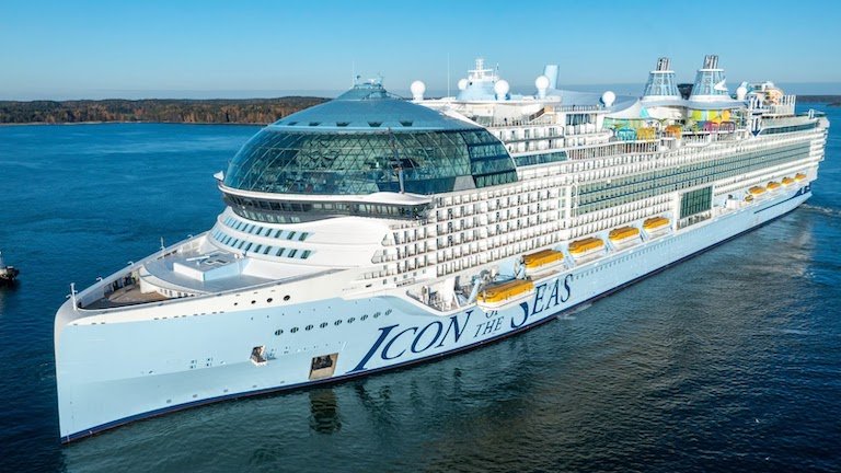 La Icon of the Seas, l'ammiraglia dei record di Royal Caribbean, non è solo la nave più grande del mondo: è un ecosistema di divertimento, relax e tecnologia che ti fa sentire, paradossalmente, al centro di tutto nonostante le sue dimensioni titaniche.